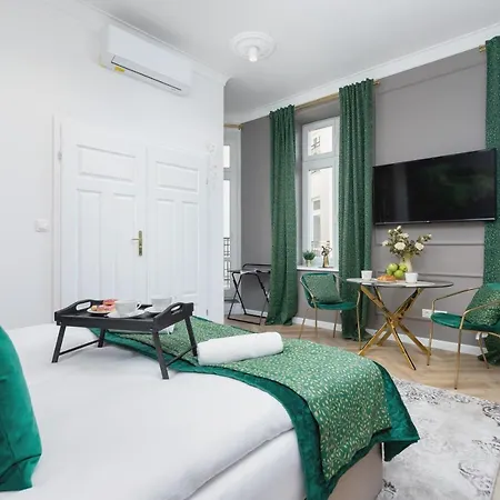 Kazimierz With Jacuzzi By Renters Prestige Apartamento Cracóvia
