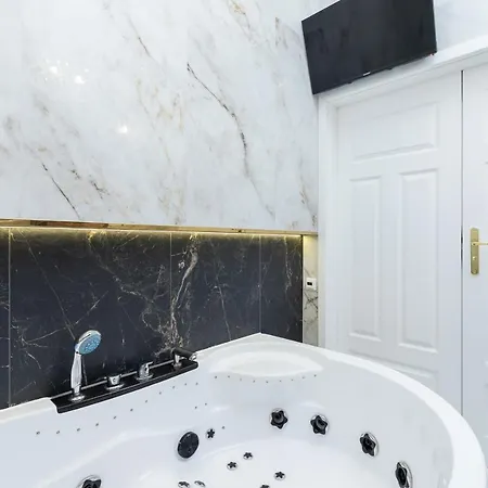 Kazimierz With Jacuzzi By Renters Prestige