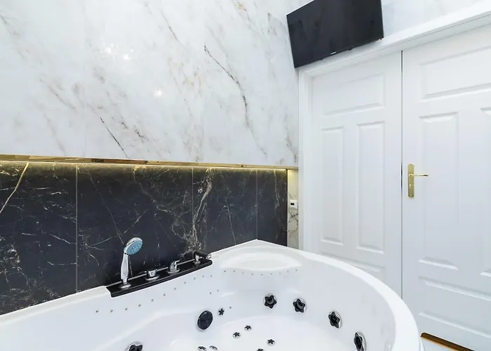 Kazimierz With Jacuzzi By Renters Prestige