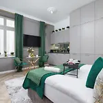 Kazimierz With Jacuzzi By Renters Prestige