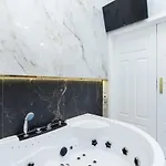 Kazimierz With Jacuzzi By Renters Prestige